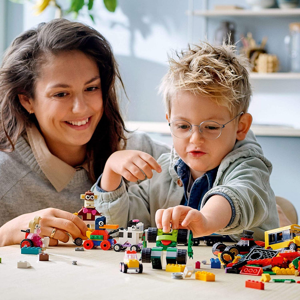 Lego Classic Bricks and Wheels Set 4Y+